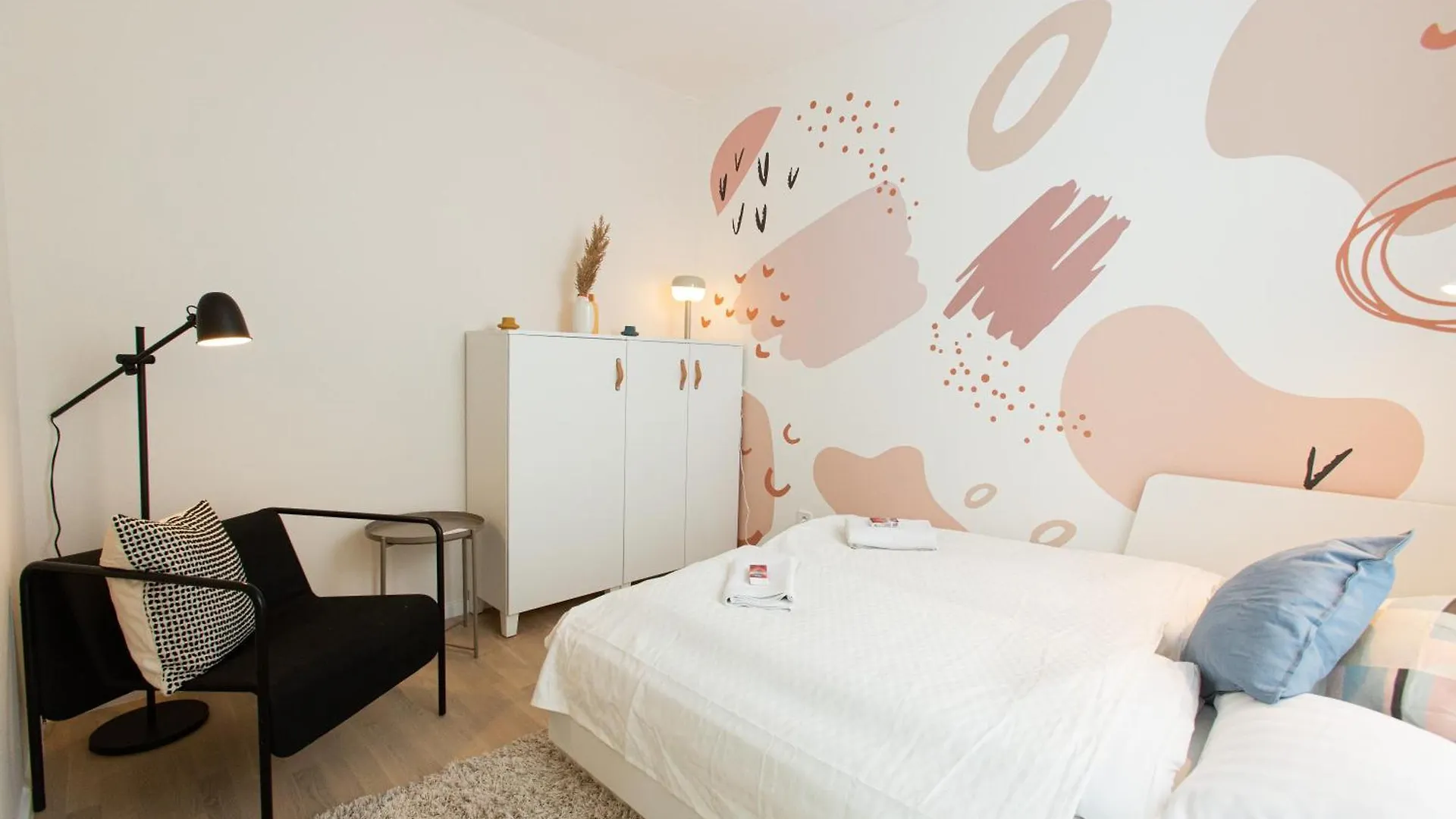 Waterfront Residence Free Private Parking Budapest Apartment